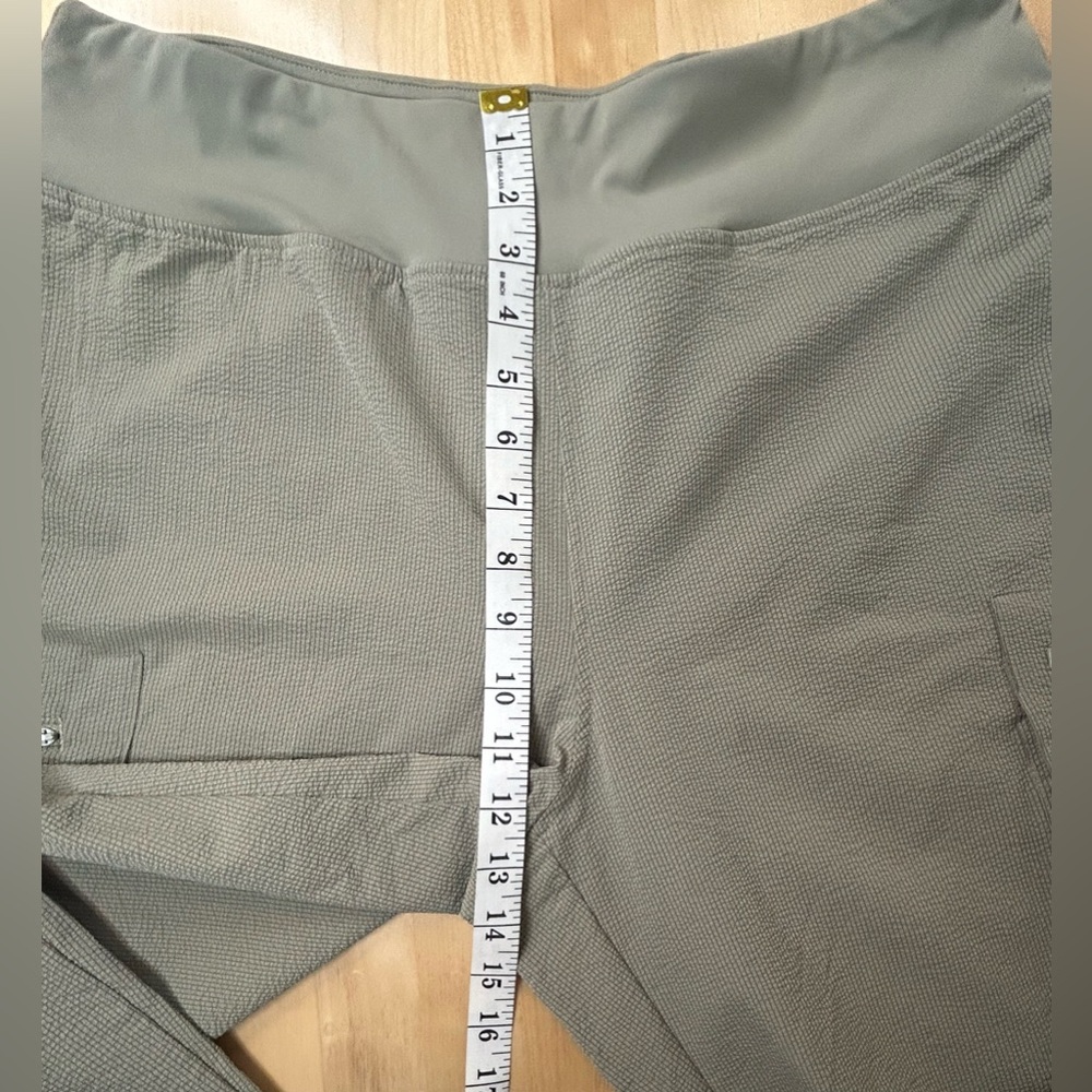 Sage Collective Olive Green Cargo Crop Pants Large Pull On Stretch Travel - Picture 7 of 9